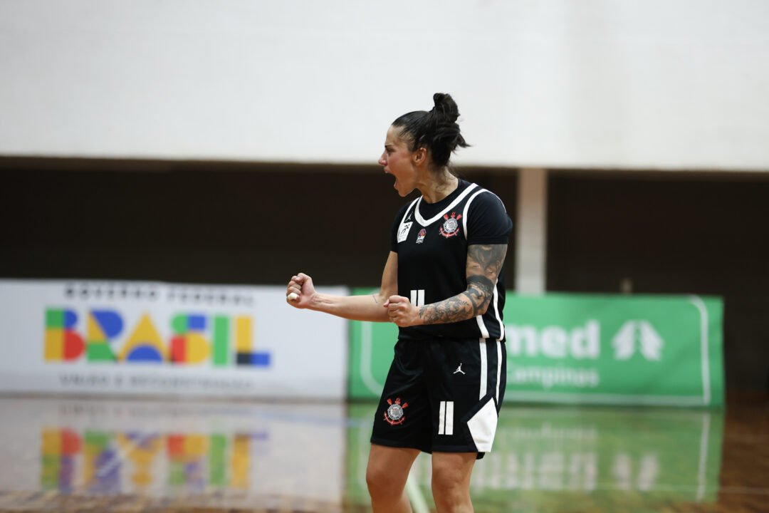 Corinthians encara Maringá