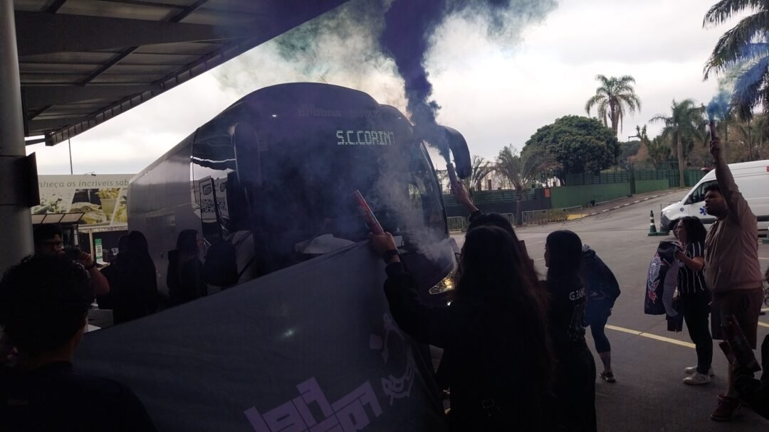 A Fiel está preparando uma recepção para as Brabas antes do da bola rolar na final contra o Cruzeiro na Neo Química Arena.